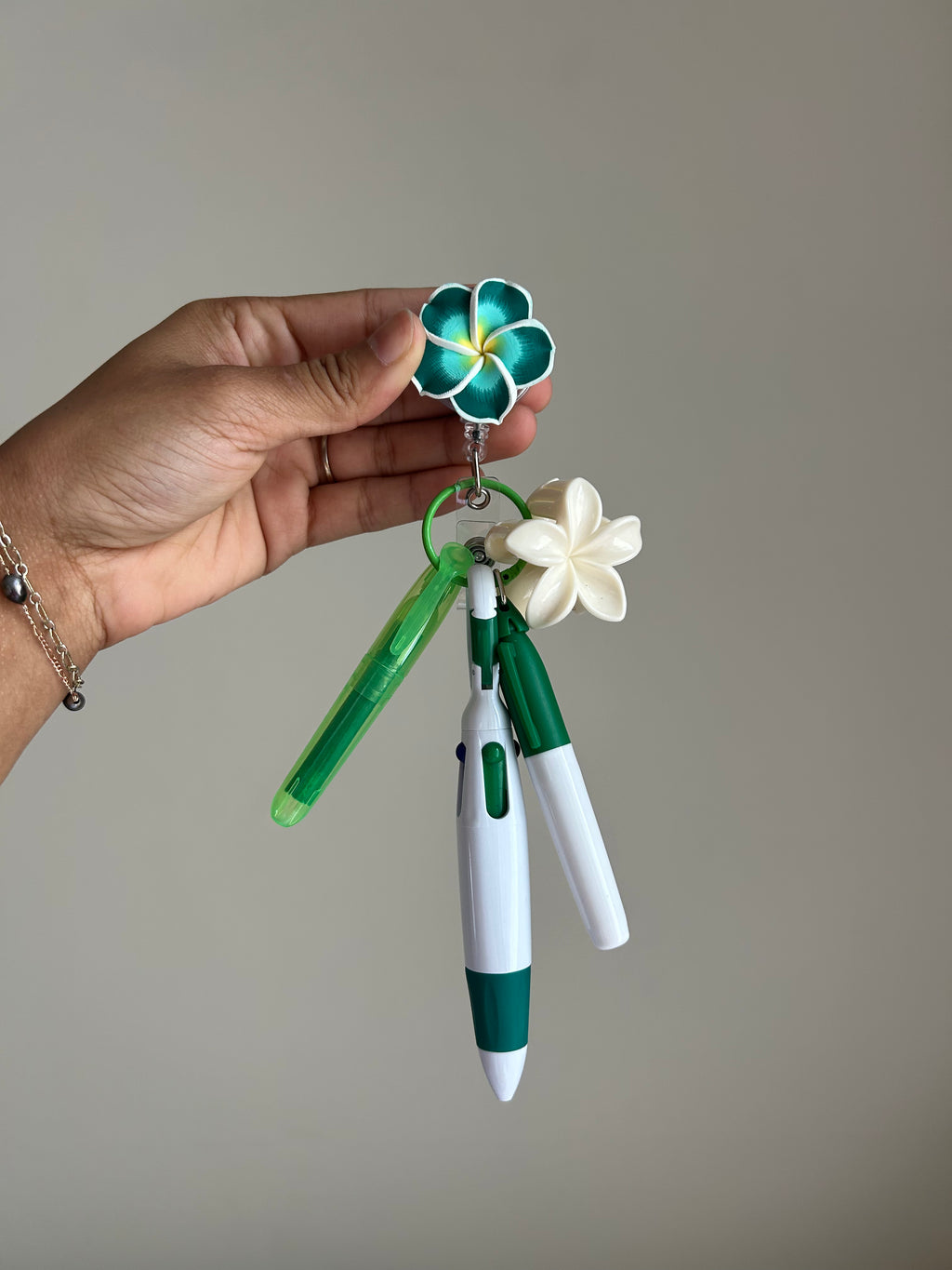 Green Plumeria Badge Reel Pen Set